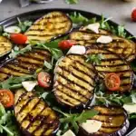 Aubergines marinées et sautées à l'ail