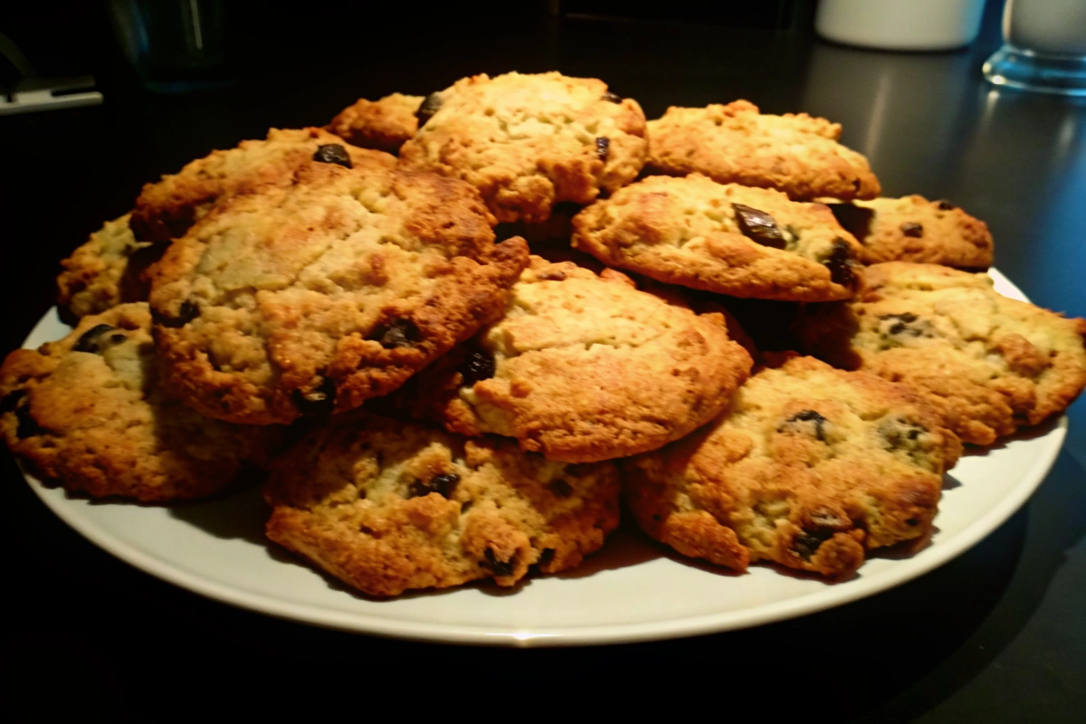 Cookies chocolat-noix de coco prêts à être dégustés